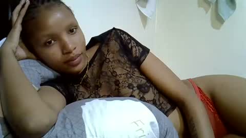 Snapshot of petite_melinda chatting on 06/29/26, 10:32 petite_melinda online show from 06/29/26, 10:32