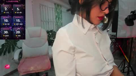 petite_molly_ online show from 11/25/25, 01:22