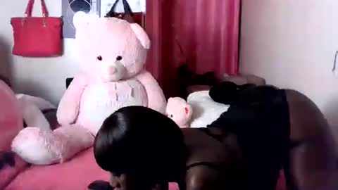 Snapshot of petite_princes chatting on 06/22/26, 05:54 petite_princes online show from 06/22/26, 05:54