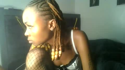 petite_queen69 online show from 05/30/26, 10:51