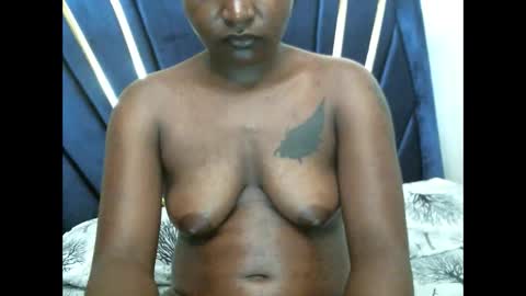 Snapshot of petite_shan chatting on 12/15/25, 08:29 petite_shan online show from 12/15/25, 08:29