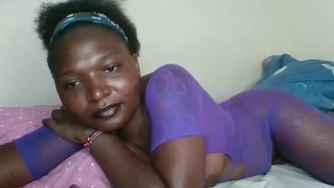 petite_shan online show from 02/04/26, 07:09