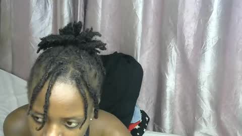 petite_star2 online show from 11/24/25, 08:52