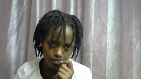 petite_star2 online show from 01/12/26, 10:37