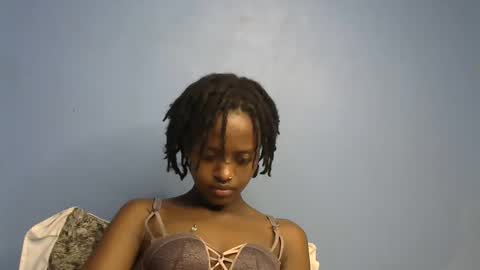 petite_star2 online show from 02/02/26, 12:48