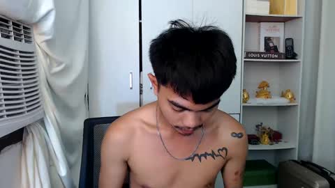 Snapshot of petiteasianx chatting on 02/12/25, 02:21 Vrin online show from 02/12/25, 02:21