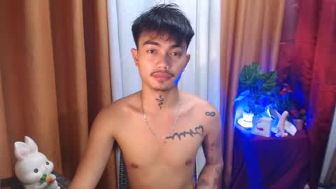 Snapshot of petiteasianx chatting on 03/05/25, 12:44 Vrin online show from 03/05/25, 12:44