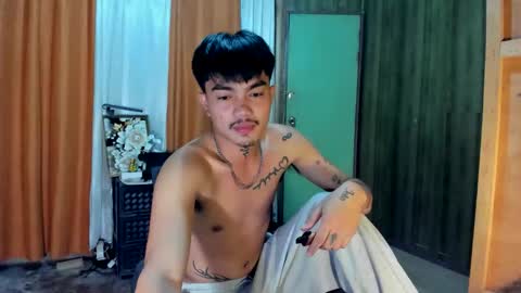 Snapshot of petiteasianx chatting on 11/06/25, 09:48 Vrin online show from 11/06/25, 09:48