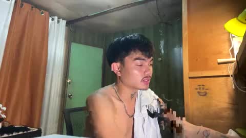 Snapshot of petiteasianx chatting on 11/10/25, 12:26 Vrin online show from 11/10/25, 12:26