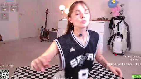 Snapshot of petitebrat chatting on 04/19/26, 11:40 PiperAvery online show from 04/19/26, 11:40