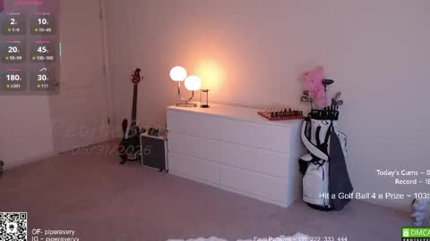 Snapshot of petitebrat chatting on 05/31/26, 11:28 PiperAvery online show from 05/31/26, 11:28