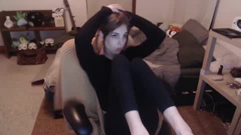 Snapshot of petitecut chatting on 02/12/25, 04:12 caracal online show from 02/12/25, 04:12