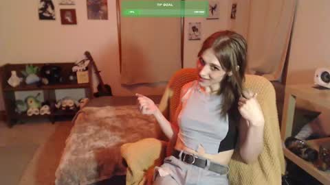 Snapshot of petitecut chatting on 02/16/25, 03:15 caracal online show from 02/16/25, 03:15