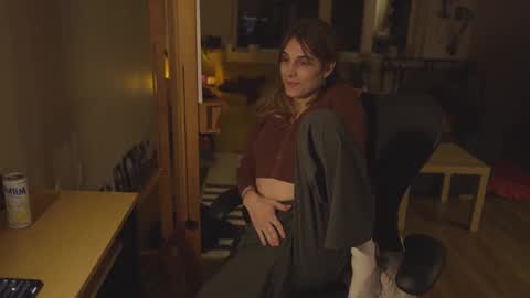 Snapshot of petitecut chatting on 12/22/25, 04:42 caracal online show from 12/22/25, 04:42