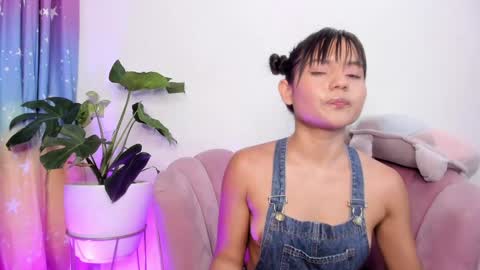 Snapshot of petitedanna chatting on 12/10/24, 11:08 Danna online show from 12/10/24, 11:08