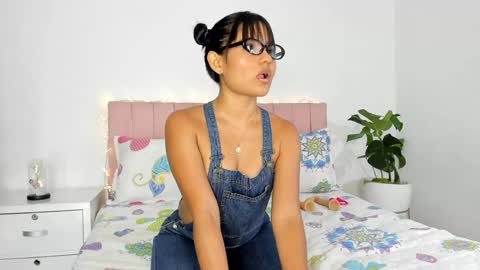 Snapshot of petitedanna chatting on 01/11/25, 10:40 Danna online show from 01/11/25, 10:40