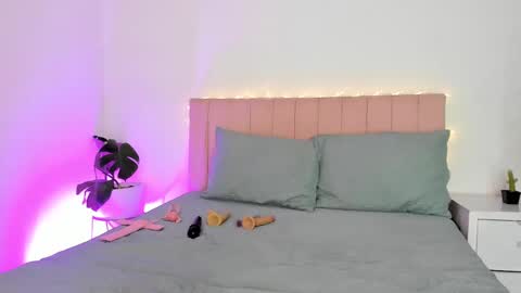 Snapshot of petitedanna chatting on 02/11/25, 04:55 Danna online show from 02/11/25, 04:55