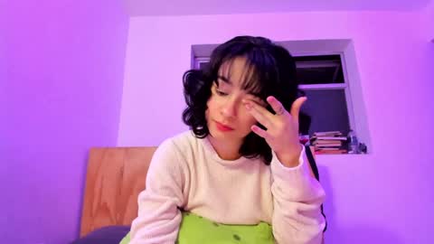 Snapshot of petitee_lunna chatting on 01/27/25, 02:31 Lunna online show from 01/27/25, 02:31