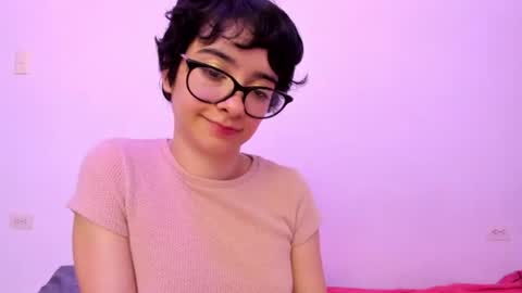 Snapshot of petitee_lunna chatting on 07/07/26, 03:31 Lunna online show from 07/07/26, 03:31