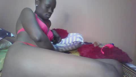 petiteecooky online show from 02/05/25, 11:02