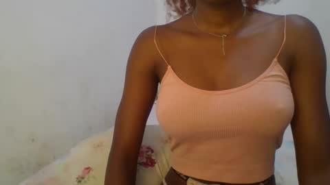 Snapshot of petiteediva chatting on 04/22/26, 02:36 diva online show from 04/22/26, 02:36