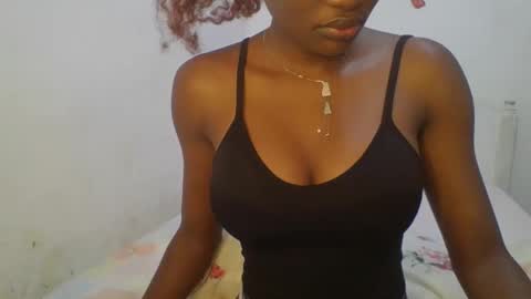 Snapshot of petiteediva chatting on 04/23/26, 02:46 diva online show from 04/23/26, 02:46