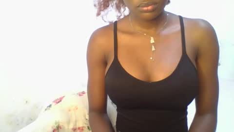 Snapshot of petiteediva chatting on 04/24/26, 03:42 diva online show from 04/24/26, 03:42