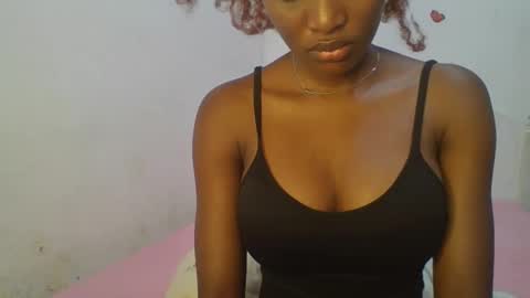 Snapshot of petiteediva chatting on 04/25/26, 03:20 diva online show from 04/25/26, 03:20