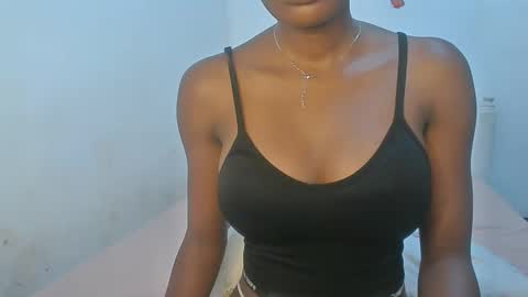 Snapshot of petiteediva chatting on 04/29/26, 02:26 diva online show from 04/29/26, 02:26