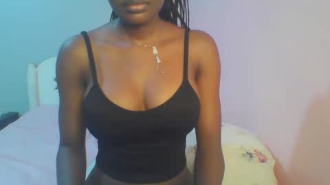 Snapshot of petiteediva chatting on 05/09/26, 02:39 diva online show from 05/09/26, 02:39