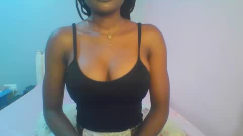 Snapshot of petiteediva chatting on 05/28/26, 02:53 diva online show from 05/28/26, 02:53
