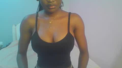 Snapshot of petiteediva chatting on 05/30/26, 03:25 diva online show from 05/30/26, 03:25