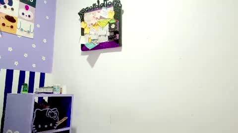 Snapshot of petiteivoryqueen chatting on 07/23/26, 06:00 danna online show from 07/23/26, 06:00