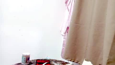Snapshot of petiteivoryqueen chatting on 07/27/26, 02:07 danna online show from 07/27/26, 02:07