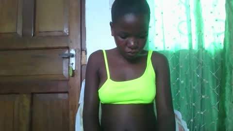 petitesweetchiq online show from 12/17/25, 05:13