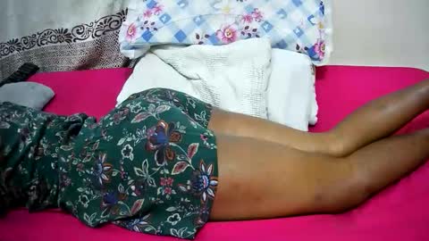 petitetasha online show from 10/17/25, 06:10