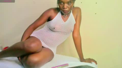 Snapshot of pettitemellany chatting on 02/04/25, 05:10 pettitemellany online show from 02/04/25, 05:10