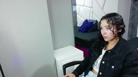 Moon  online show from 10/19/25, 11:33