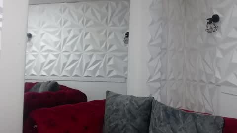 Snapshot of pettymoon chatting on 10/29/25, 11:56 Moon online show from 10/29/25, 11:56