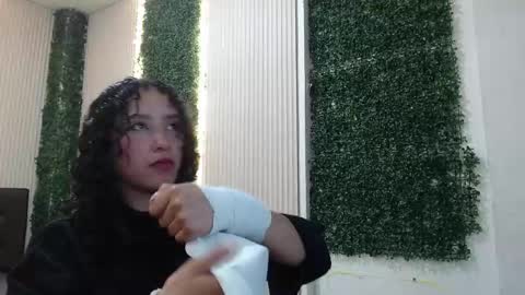 Snapshot of pettymoon chatting on 11/03/25, 02:18 Moon online show from 11/03/25, 02:18