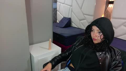 Snapshot of pettymoon chatting on 11/09/25, 12:47 Moon online show from 11/09/25, 12:47