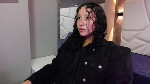 Snapshot of pettymoon chatting on 11/18/25, 11:14 Moon online show from 11/18/25, 11:14