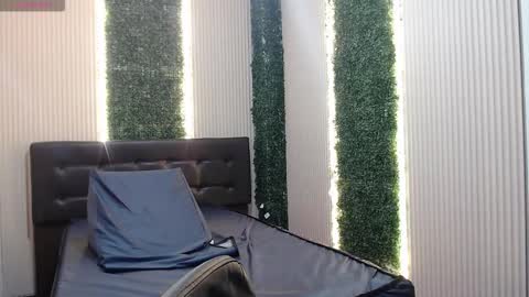 Snapshot of pettymoon chatting on 11/25/25, 11:21 Moon online show from 11/25/25, 11:21