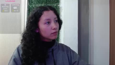 Snapshot of pettymoon chatting on 12/15/25, 04:11 Moon online show from 12/15/25, 04:11