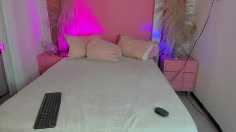 Snapshot of peytonn_monroe chatting on 11/19/25, 12:05 peytonn_monroe online show from 11/19/25, 12:05