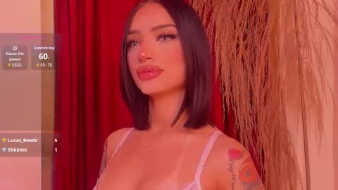 Snapshot of peytonreeds chatting on 10/31/25, 02:34 Pet Rees online show from 10/31/25, 02:34