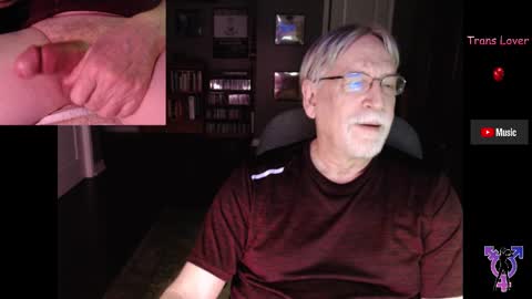 Snapshot of pghk2000 chatting on 02/09/25, 06:11 George online show from 02/09/25, 06:11