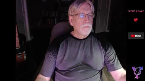 Snapshot of pghk2000 chatting on 09/14/25, 05:50 George online show from 09/14/25, 05:50