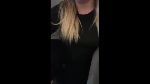 Snapshot of phatassblond chatting on 01/14/25, 01:04 PhatAssBlond online show from 01/14/25, 01:04