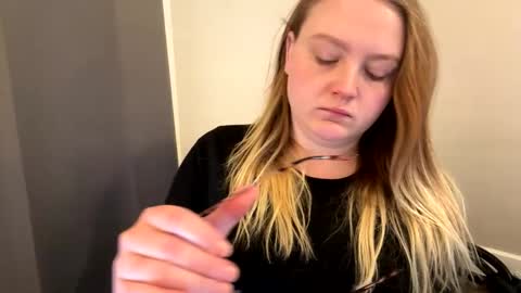 Snapshot of phatassblond chatting on 01/21/25, 05:20 PhatAssBlond online show from 01/21/25, 05:20